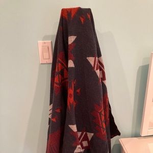 Beautiful blanket scarf! Worn twice.